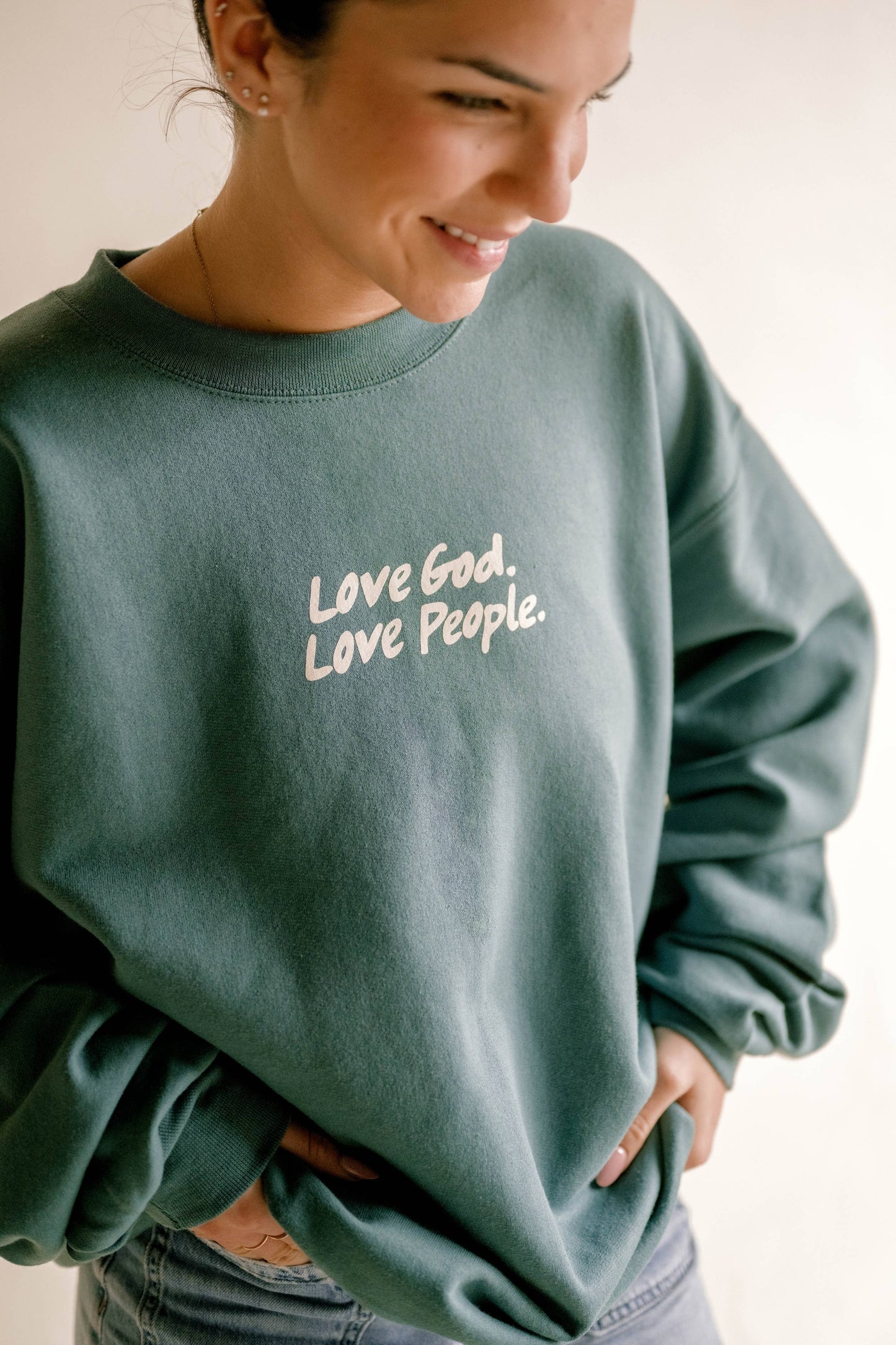 Love God Love People Pullover l Christian Pullover: L