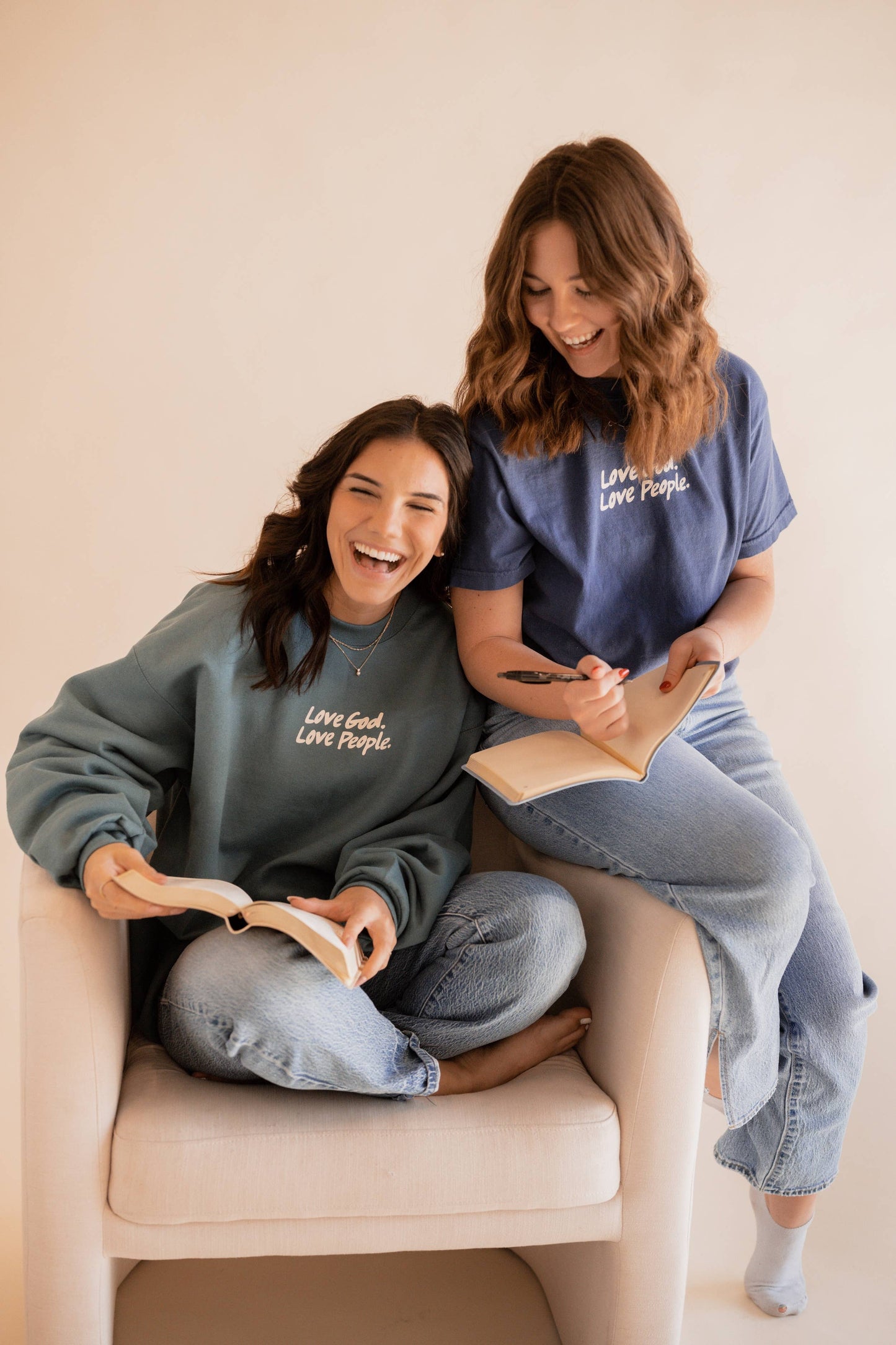 Love God Love People Pullover l Christian Pullover: L